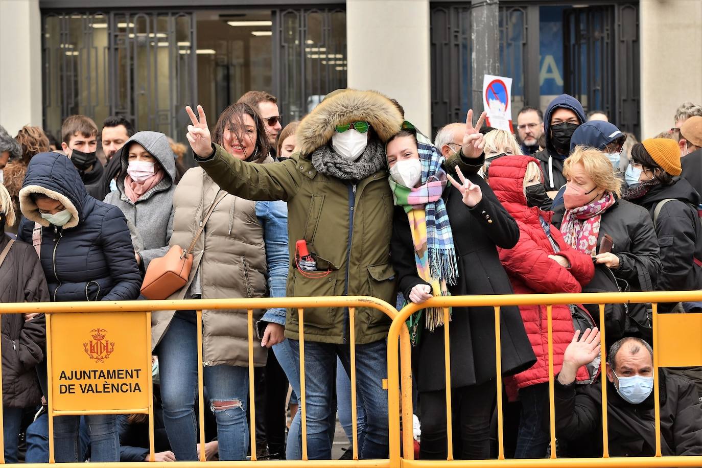 Pirotecnia Turís ha disparado la mascletà del 16 de marzo de 2022 pese a la amenaza de lluvia y al aviso amarillo por viento en uno de los días grandes de las Fallas de Valencia