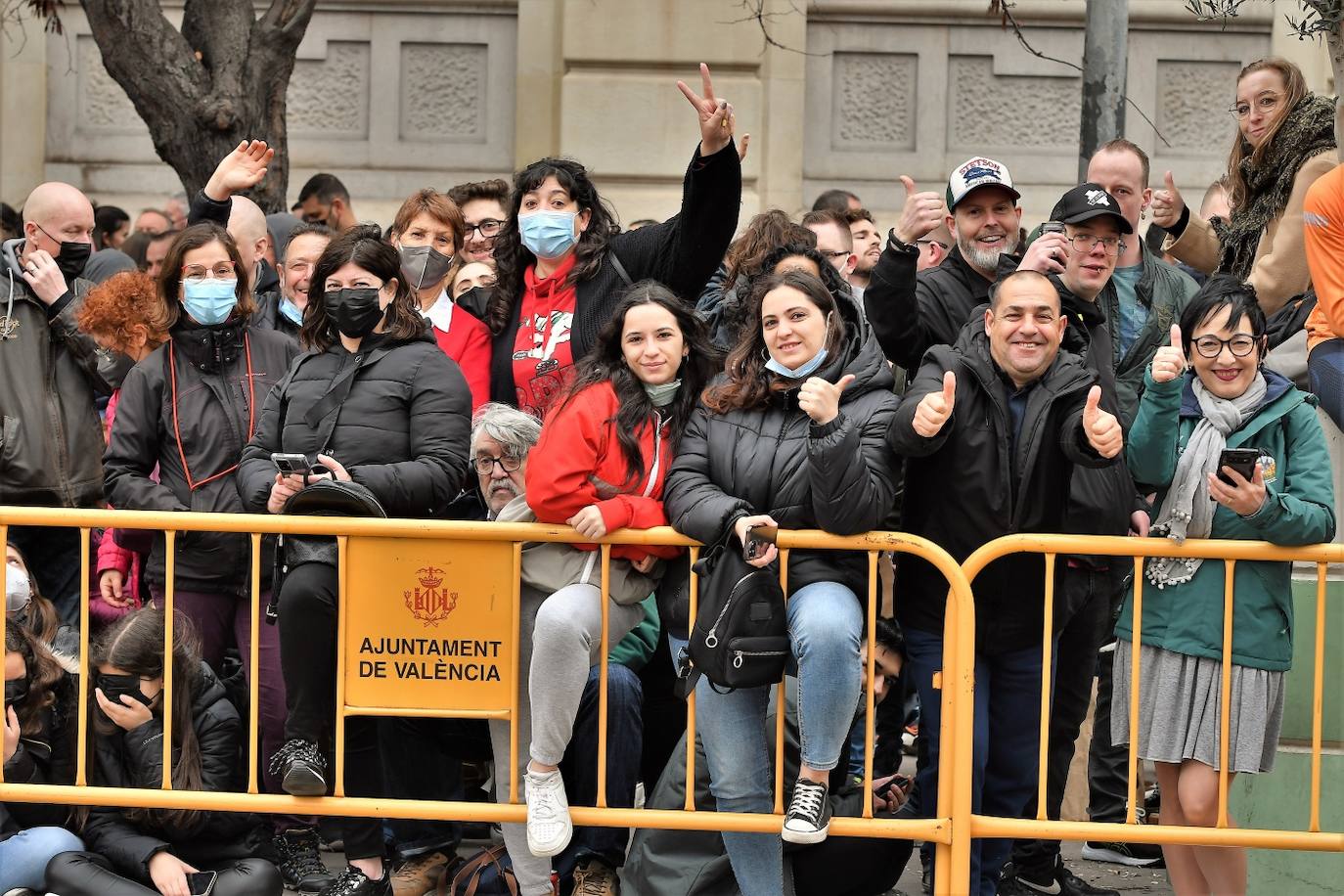 Pirotecnia Turís ha disparado la mascletà del 16 de marzo de 2022 pese a la amenaza de lluvia y al aviso amarillo por viento en uno de los días grandes de las Fallas de Valencia