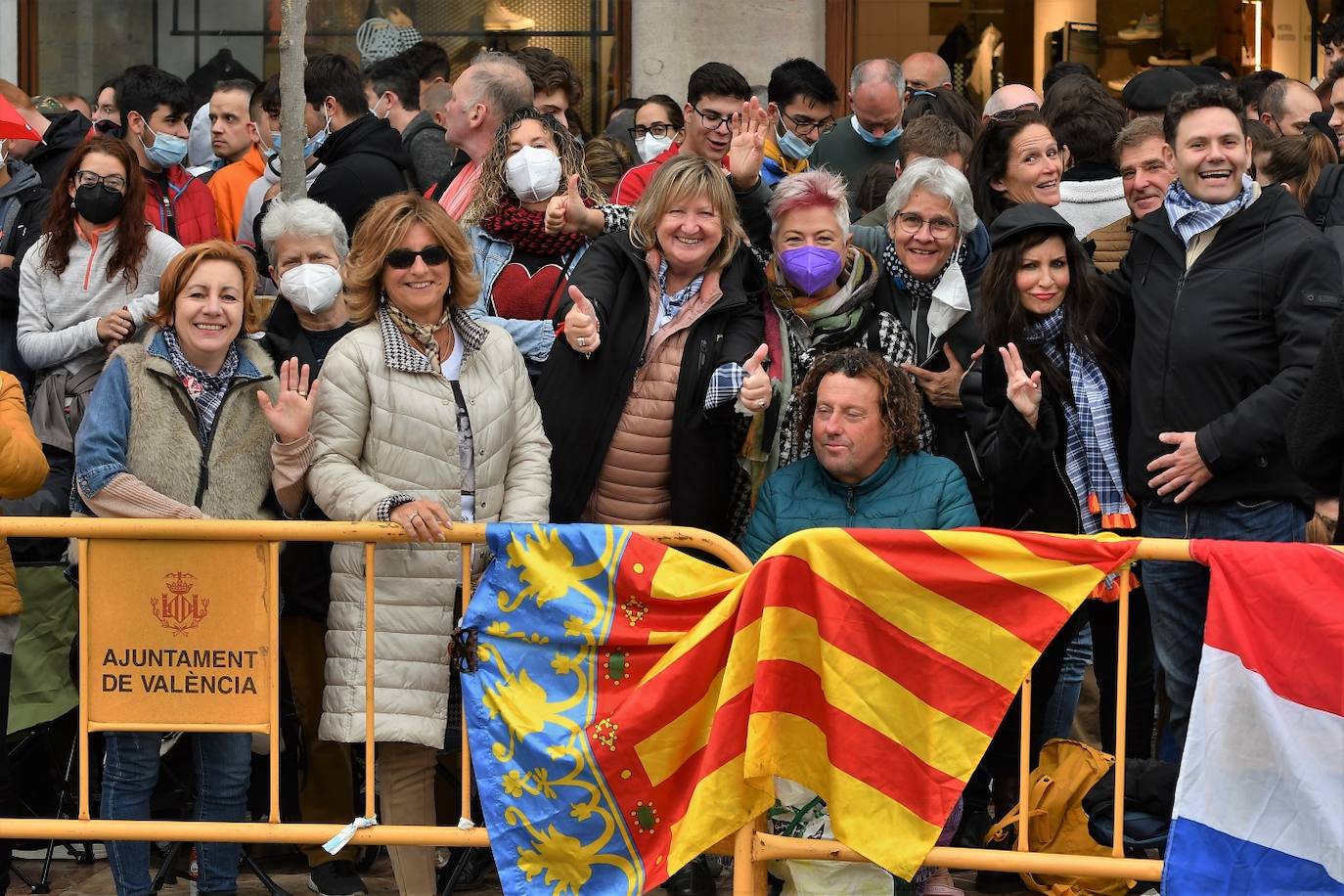 Pirotecnia Turís ha disparado la mascletà del 16 de marzo de 2022 pese a la amenaza de lluvia y al aviso amarillo por viento en uno de los días grandes de las Fallas de Valencia