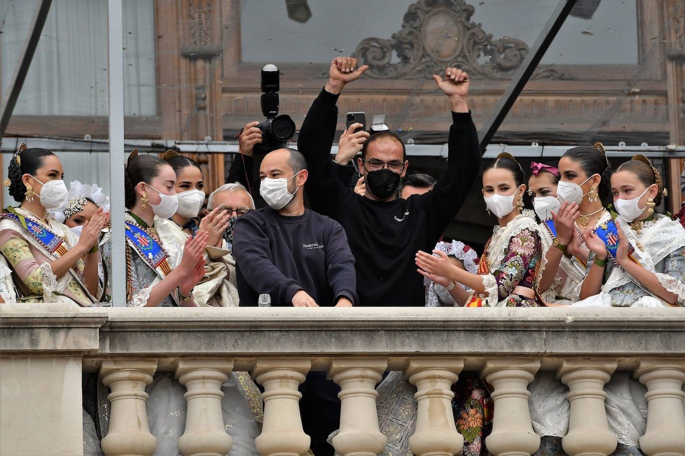 Pirotecnia Turís ha disparado la mascletà del 16 de marzo de 2022 pese a la amenaza de lluvia y al aviso amarillo por viento en uno de los días grandes de las Fallas de Valencia