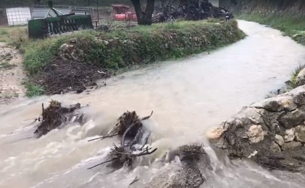 La fuerza del agua a su paso por Fageca. 