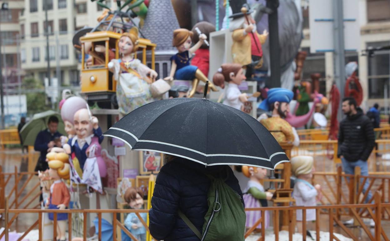 La lluvia ha hecho acto de presencia en la ciudad este jueves. 