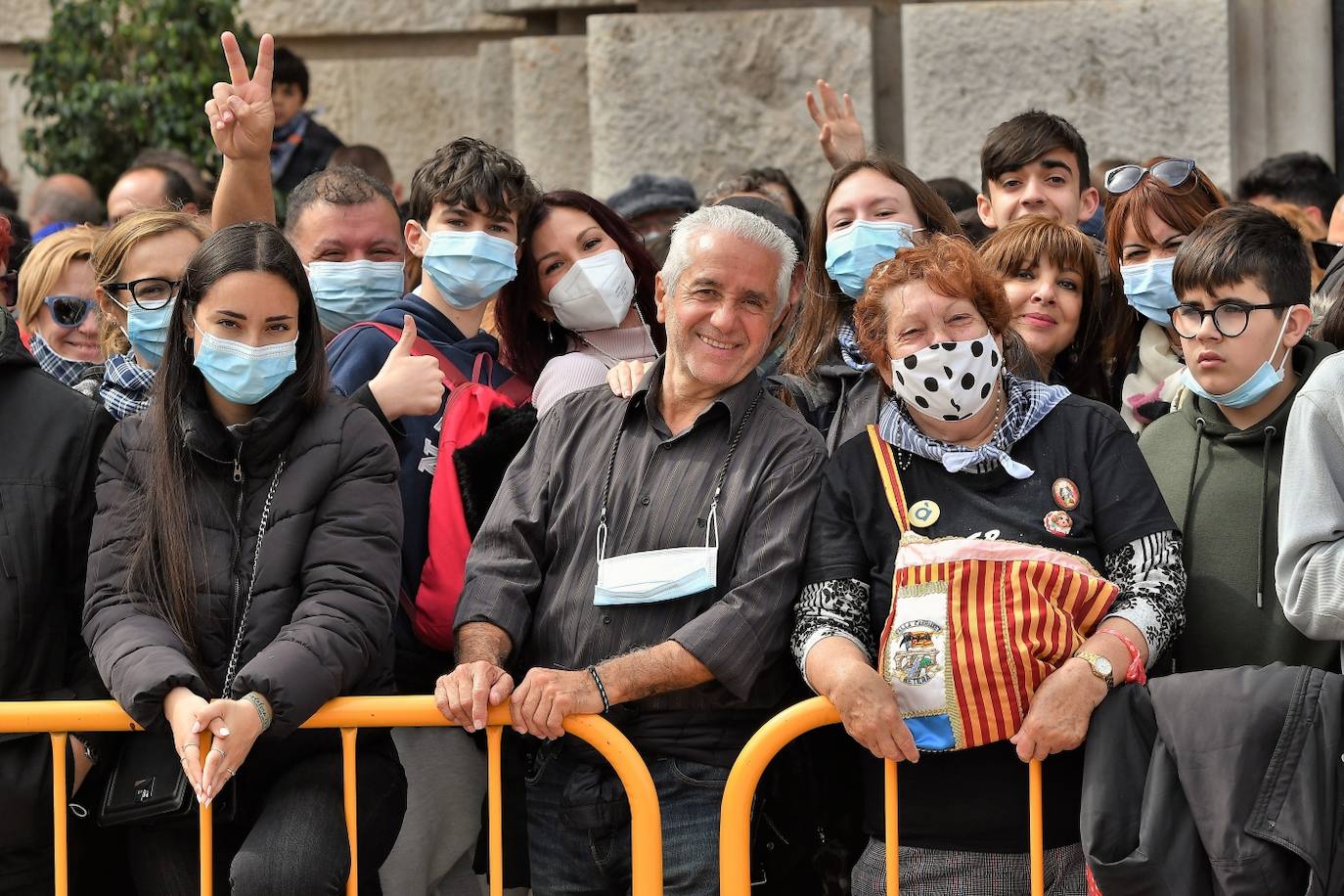 Fotos: Búscate en la mascletà de este 18 de marzo de 2022