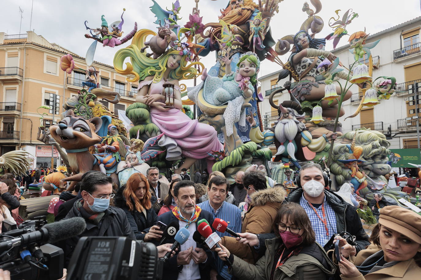 Fotos: Fallas 18 de marzo de 2022: Convento Jerusalén reúne a políticos y caras conocidas