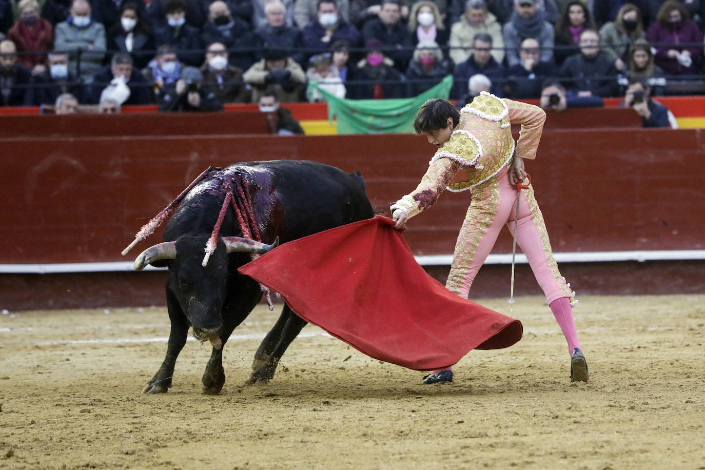 Corrida de toros de la Feria de Fallas, con reses de Victoriano del Río para Diego Urdiales, José María Manzanares y Roca Rey. 