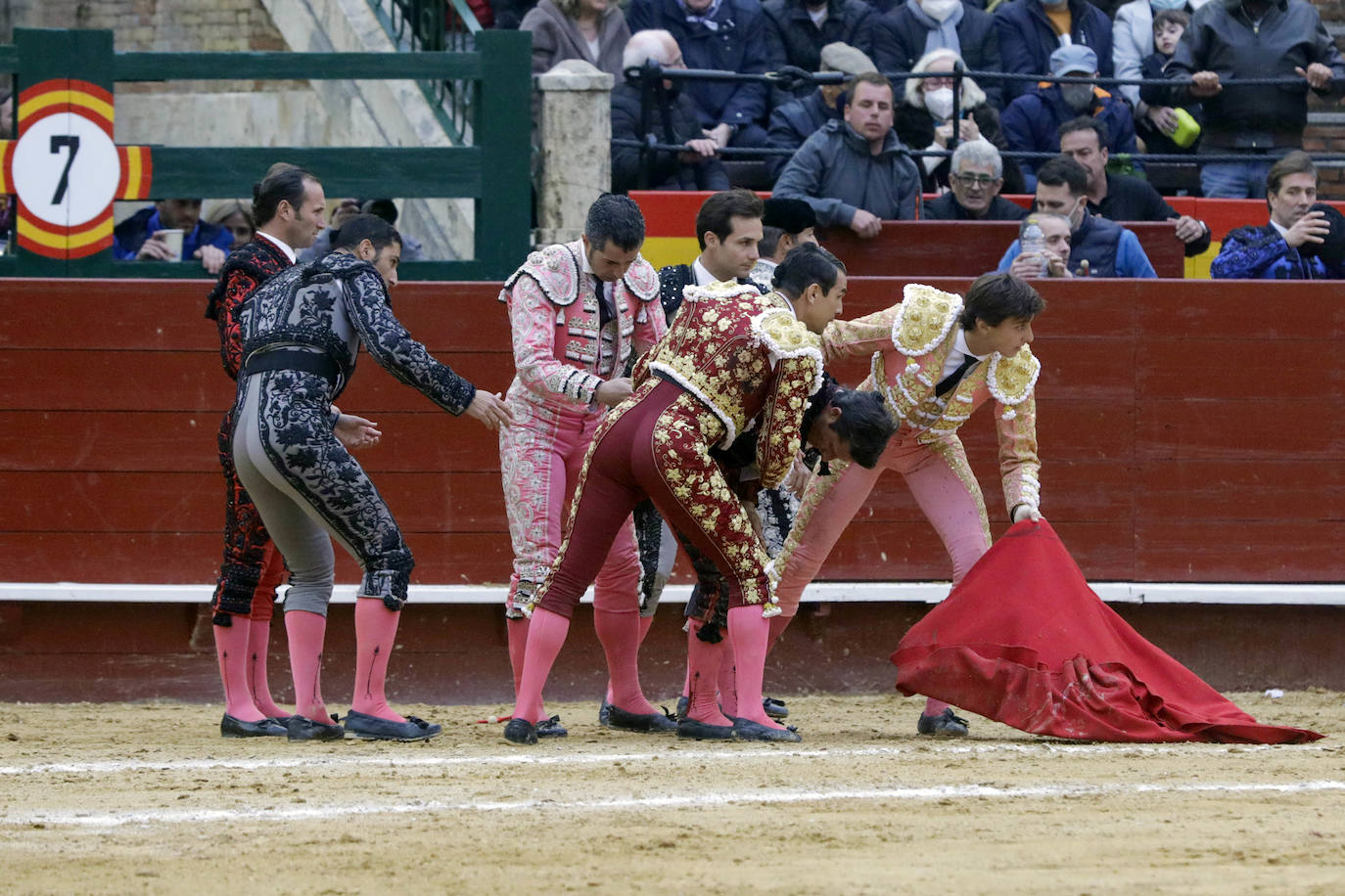 Corrida de toros de la Feria de Fallas, con reses de Victoriano del Río para Diego Urdiales, José María Manzanares y Roca Rey. 