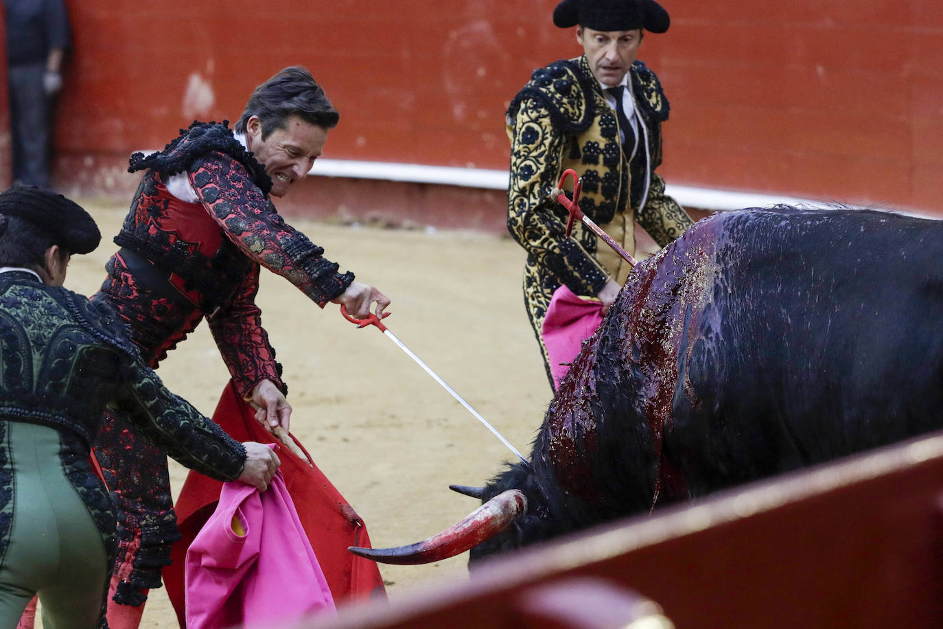 Corrida de toros de la Feria de Fallas, con reses de Victoriano del Río para Diego Urdiales, José María Manzanares y Roca Rey. 