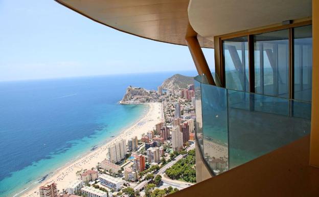 Galería. Las playas de benidorm, desde el edificio Intempo. 