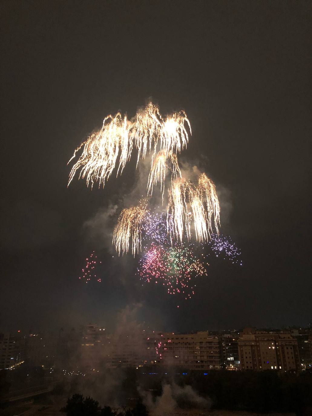 Fotos: La Nit del Foc ilumina el cielo de Valencia