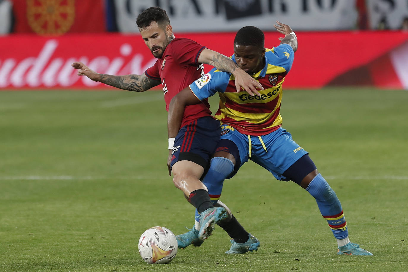 Fotos: Las mejores imágenes del CA Osasuna-Levante UD