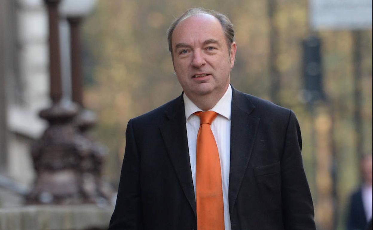 Norman Baker es miembro del Consejo Privado que confirmará al príncipe Carlos como rey. S. Rousseau