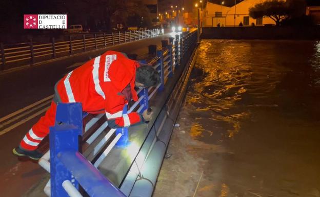 La lluvia obliga a cortar carreteras y cancelar trenes de Cercanías en la Comunitat