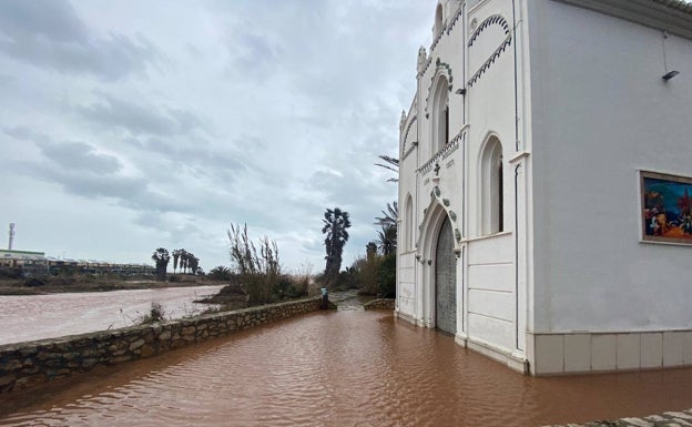 Imagen principal - El estado de la ermita dels Peixets. 