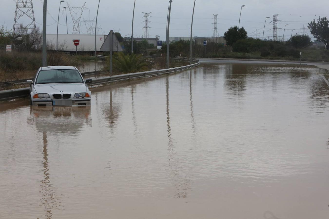 Las precipitaciones históricas en marzo dejan carreteras cortadas, ríos y barrancos desbordados y numerosas incidencias en Valencia y Castellón.