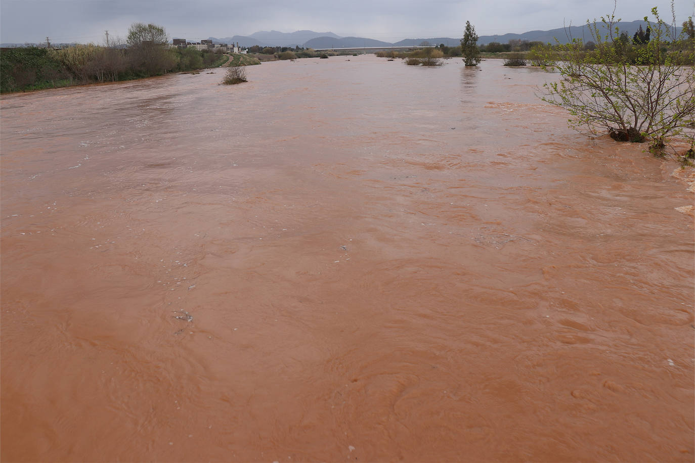 Las precipitaciones históricas en marzo dejan carreteras cortadas, ríos y barrancos desbordados y numerosas incidencias en Valencia y Castellón.