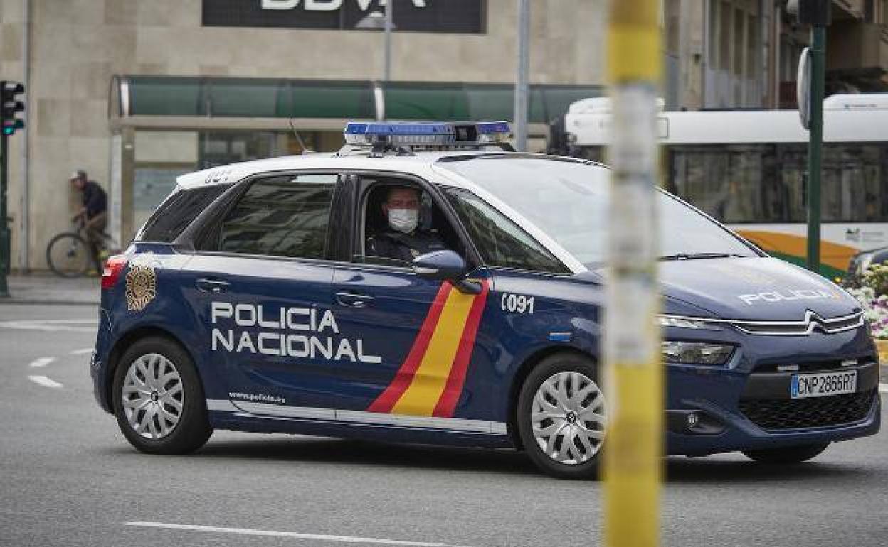 Un vehículo policial. 