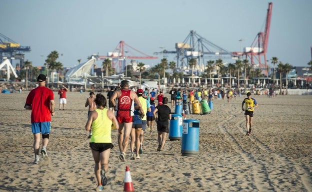 La prueba deja imágenes inolvidables tanto para los participantes como para los vecinos de Valencia. 