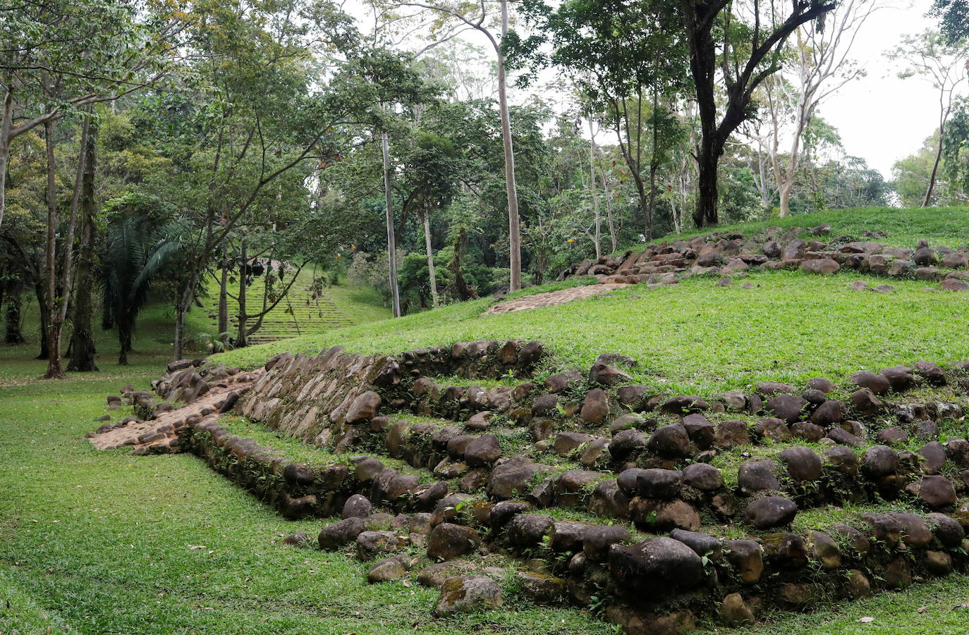 Junto a Belice, Guatemala es otro de los puntos neurálgicos de la cultura maya, presente también, de una forma u otra, por todo el país. Uno de los lugares a visitar para descubrir las raíces de esta cultura es el Parque Arqueológico Nacional Tak'alik Ab'aj -en la imagen-, hogar de decenas de ruinas.