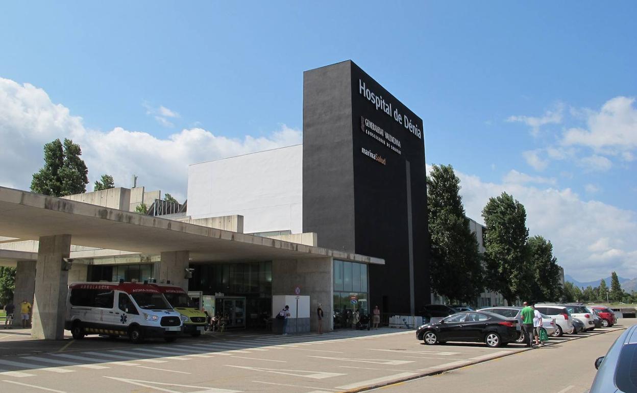 Entrada de Urgencias del hospital de Dénia. 