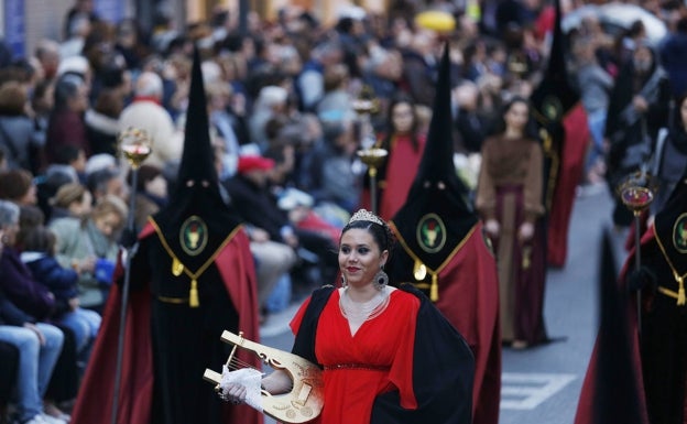 Restricciones en valencia | Pasos de Semana Santa en la Comunitat sin faldones y con mascarillas