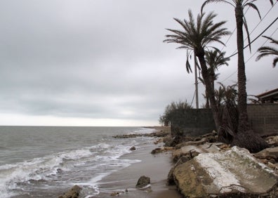 Imagen secundaria 1 - Tramos de las playas de Dénia afectadas por el temporal. 