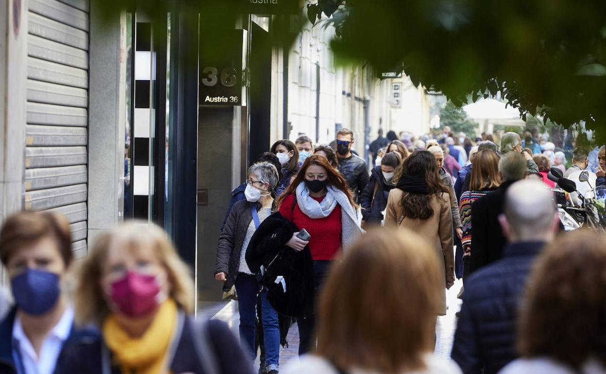 Día de compras en la calle Colón, en el centro de Valencia. 