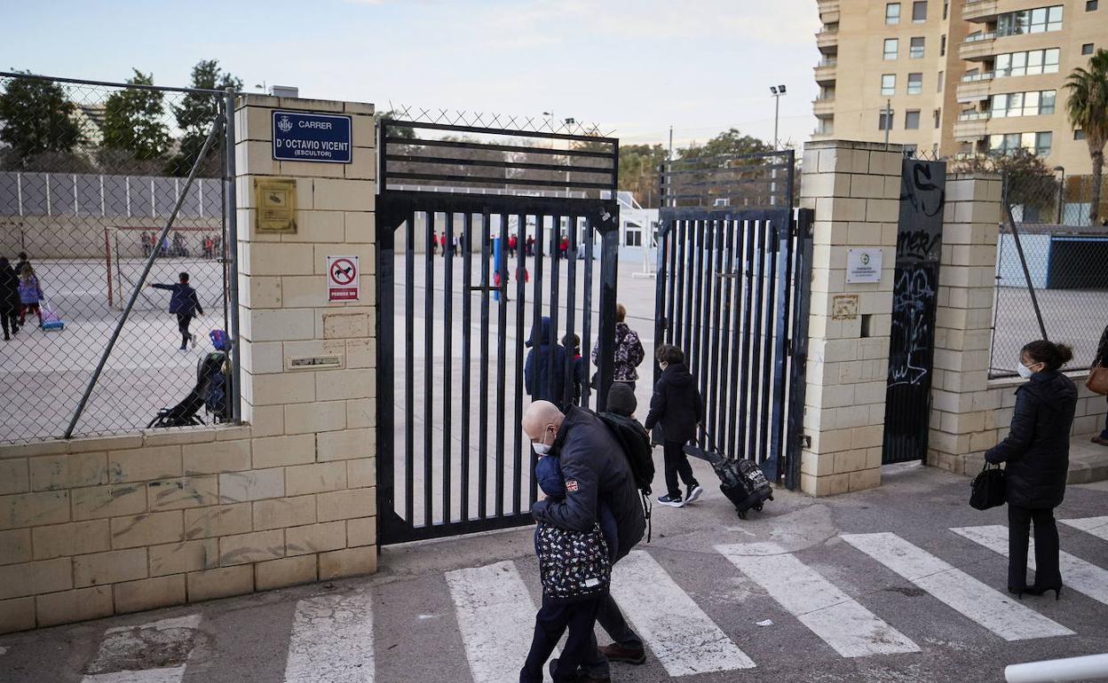 Entrada al colegio Ave Maria de Penya-Roja de Valencia, el pasado 10 de enero. 