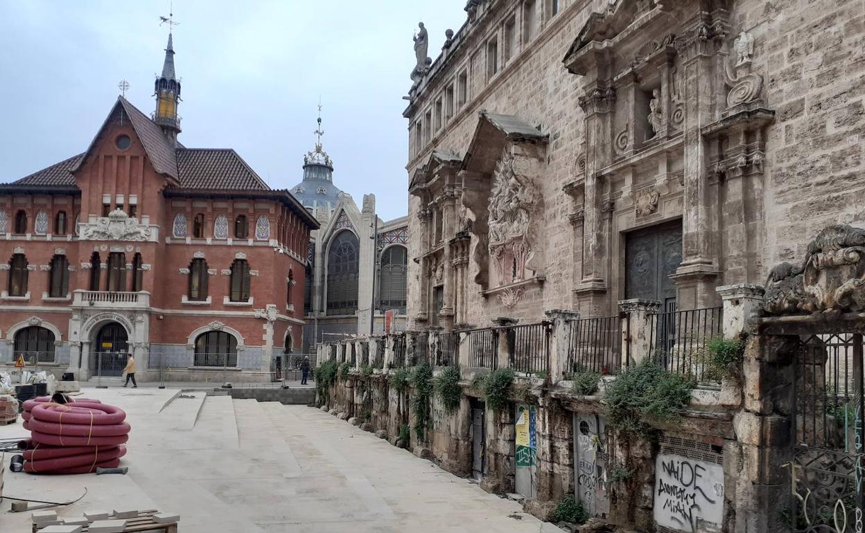 Acceso a las 'covetes', ya terminado con la rampa y la escalinata. 