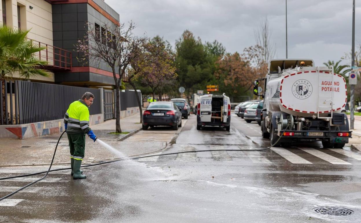 La limpieza exhaustiva en los barrios de Paterna. 