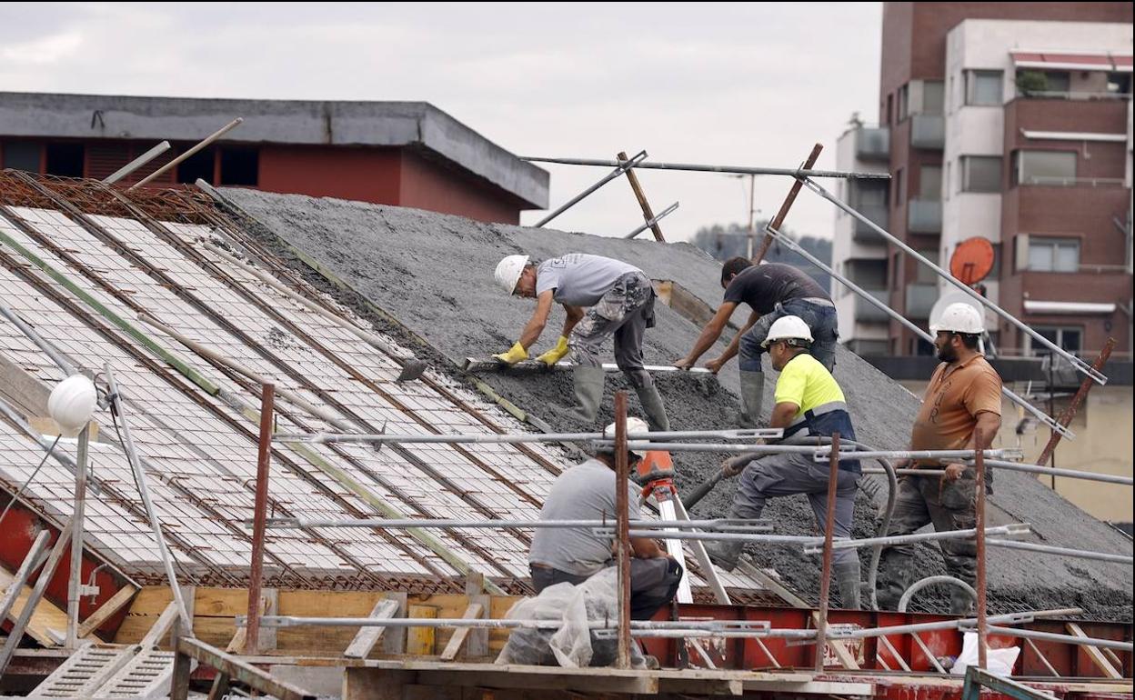 Trabajadores en una obra. 