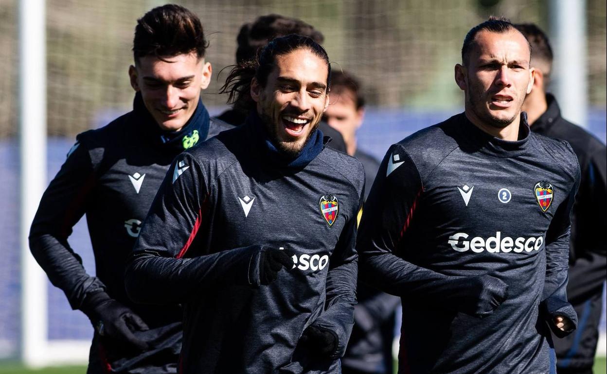 Pepelu, Cáceres y Son, durante el entrenamiento de ayer en la Ciudad Deportiva de Buñol