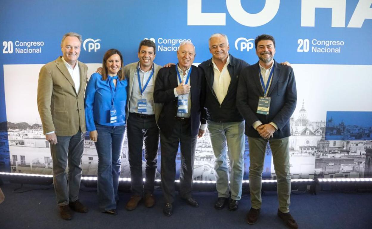 De izquierda a derecha, Alberto Fabra, María José Català, Carlos Mazón, José Manuel García Margallo, Esteban González Pons y Luis Barcala, en el XX Congreso Nacional del PP.