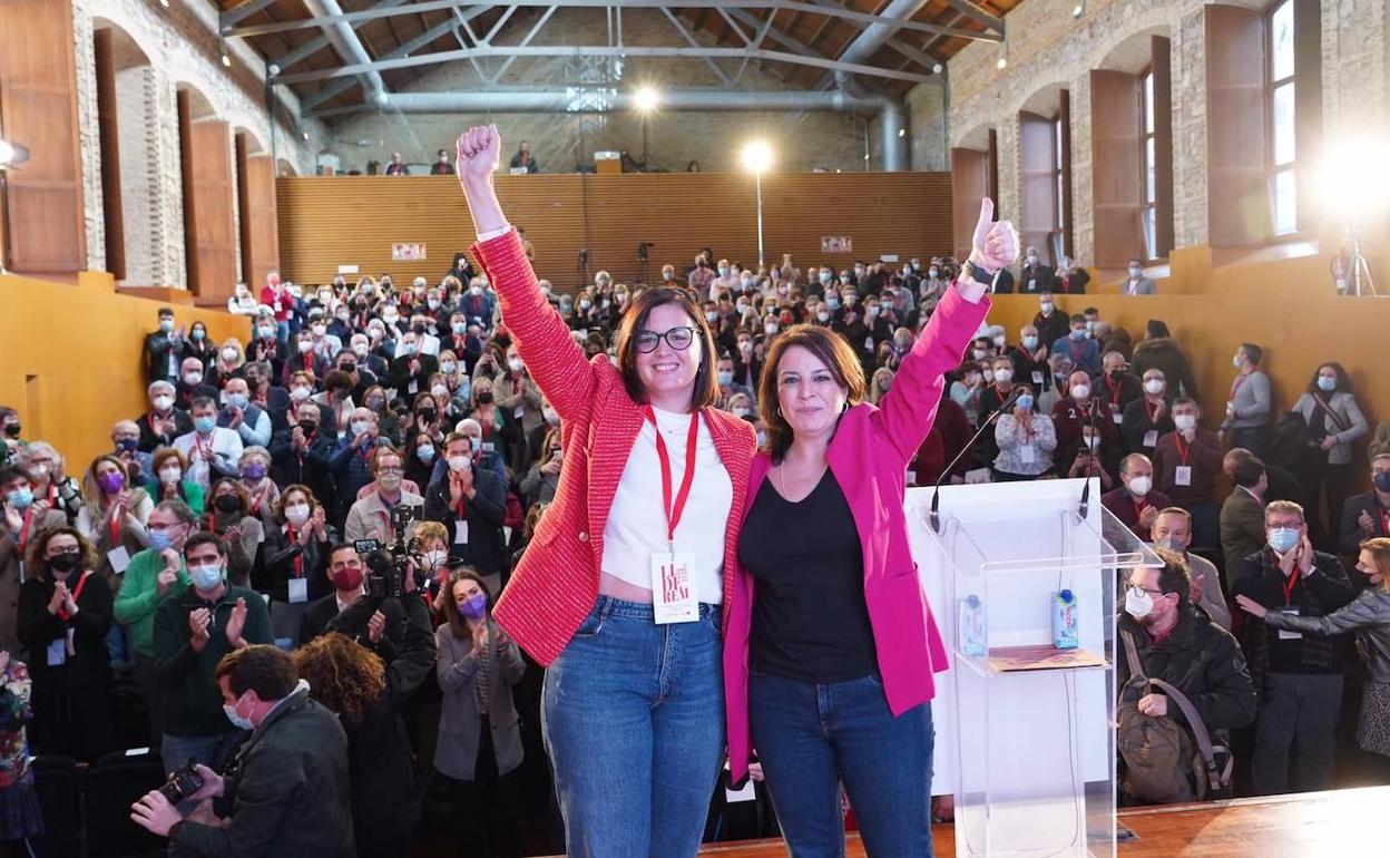 Sandra Gómez y Adriana Lastra, este sábado en el polideportivo de la Pechina. 