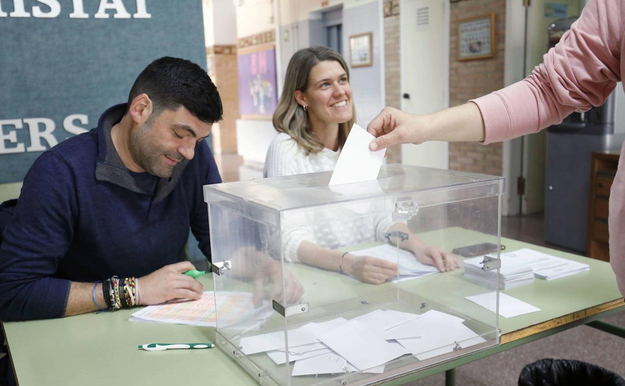 Votaciones en un colegio de Valencia ciudad en 2019, la última vez que se autorizaron cambios. 