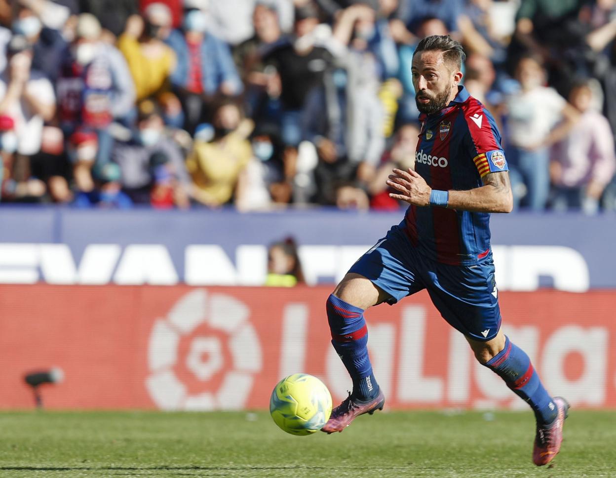 Morales, durante el partido ante el Villarreal. JESÚS SIGNES
