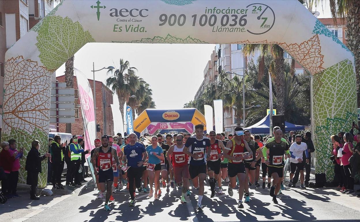 Miles de runners se suman a un atractivo y solidario circuito como es RunCáncer. 