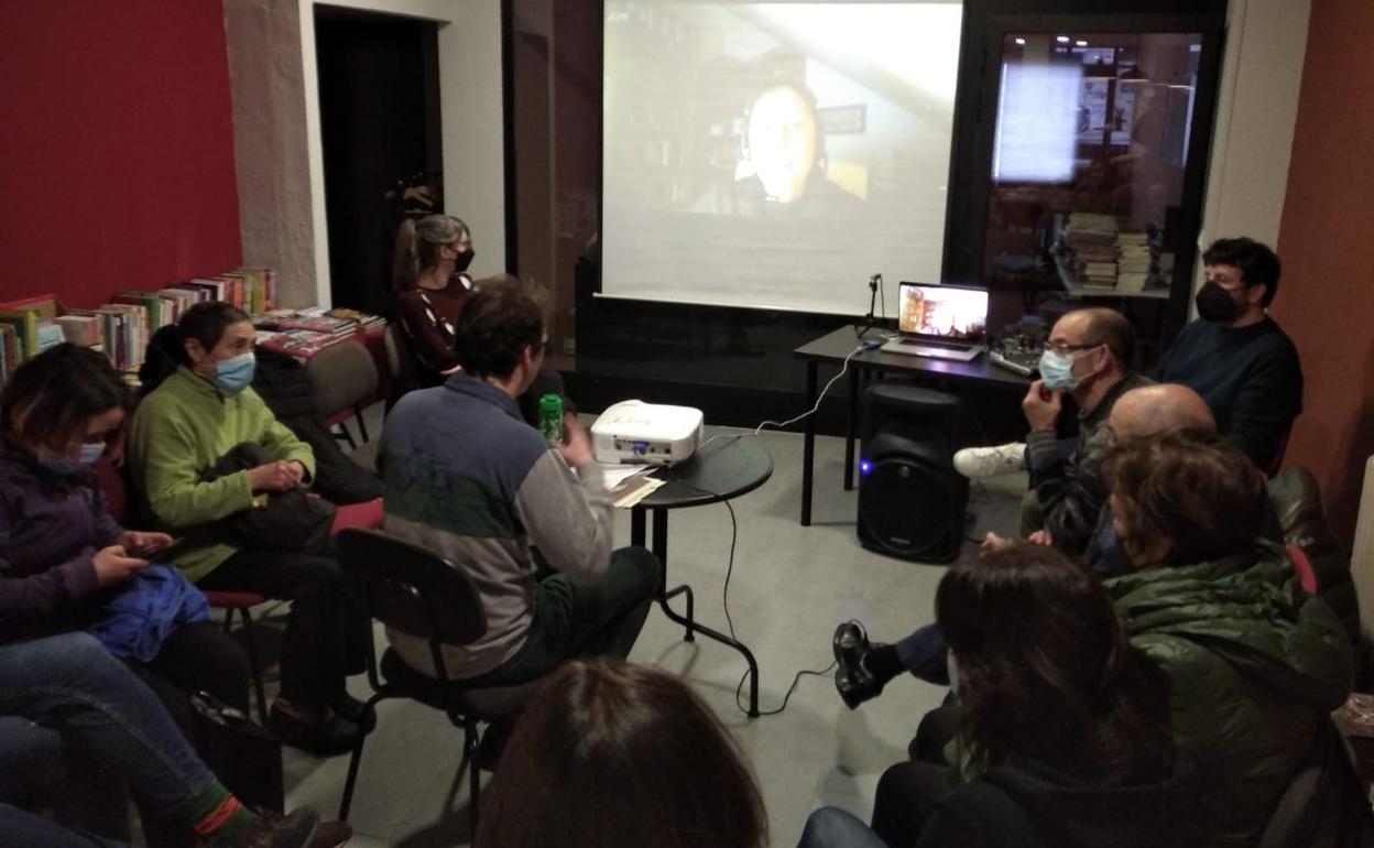 Segunda sesión del club de lectura de la Teixidora, con la participación de la investigadora Alicia Valero. 