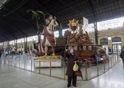 Imagen secundaria 1 - Carrozas y piezas del Corpus, en la Estación del Norte. 