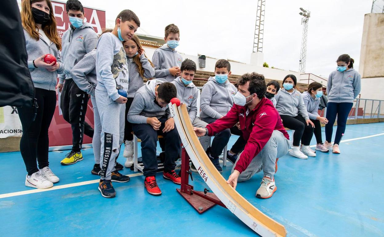 Exhibición de boccia llevada a cabo este miércoles en un colegio de Xàbia. 