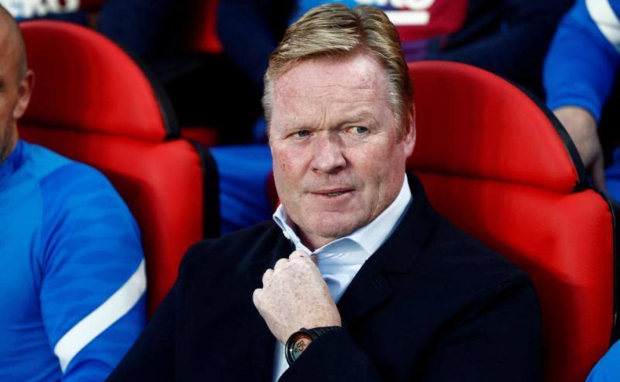 Koeman en un partido con el FC Barcelona.