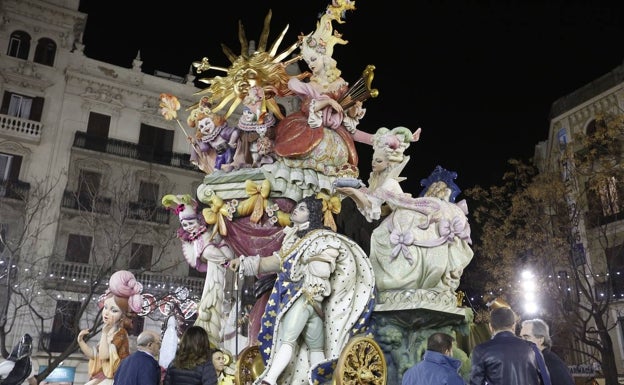 Imagen principal - Falla del Rey Sol y del Bautizo de Maestro Gozalbo y falla de Ramiro de Maeztu-Humanista Mariner. 