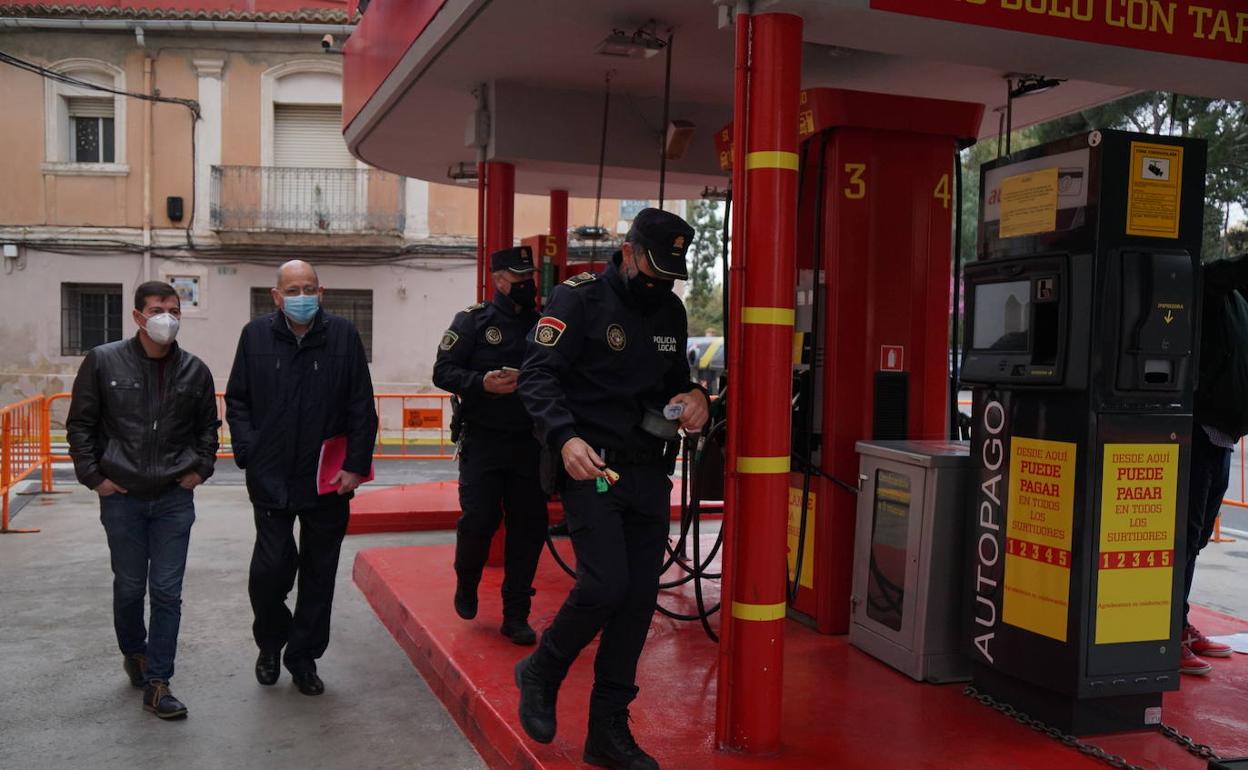 La policía precinta las instalaciones. 