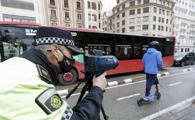 Los accidentes de patinetes se mantienen muy por encima de los registrados con bicicletas en Valencia