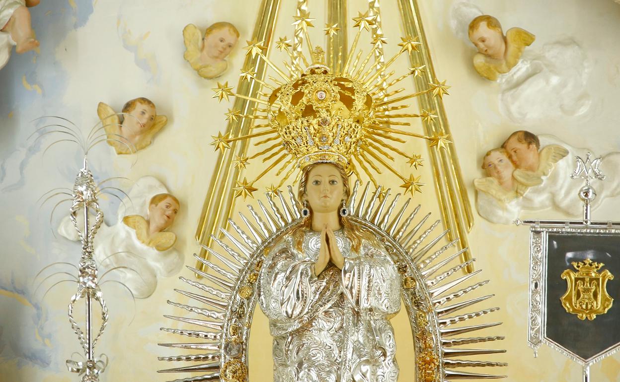 Imagen de la titular de la Sociedad que celebra las votaciones este sábado para elegir presidente. 