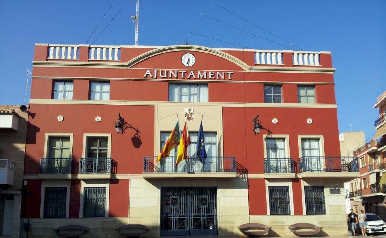 La fachada del ayuntamiento. 