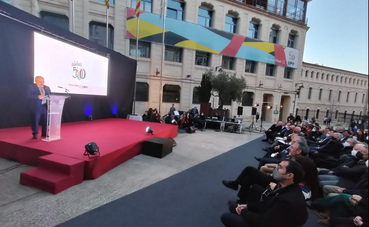 El acto se ha celebrado en la plaza Ferrándiz y Carbonell. 