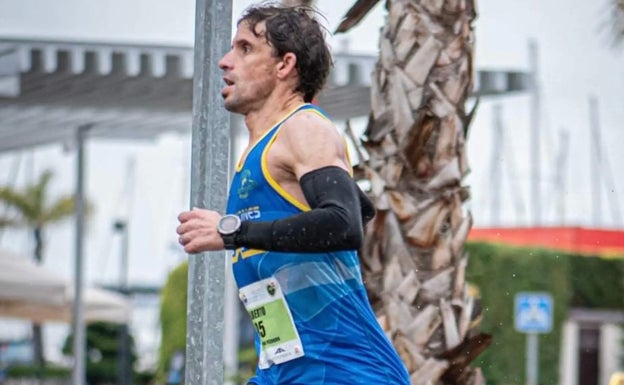 Alberto Rivera, durante el Medio Maratón de Santa Pola. 