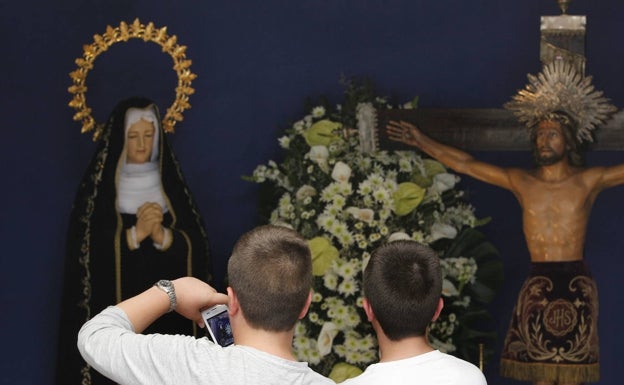 Las imágenes regresan a los hogares de los fieles