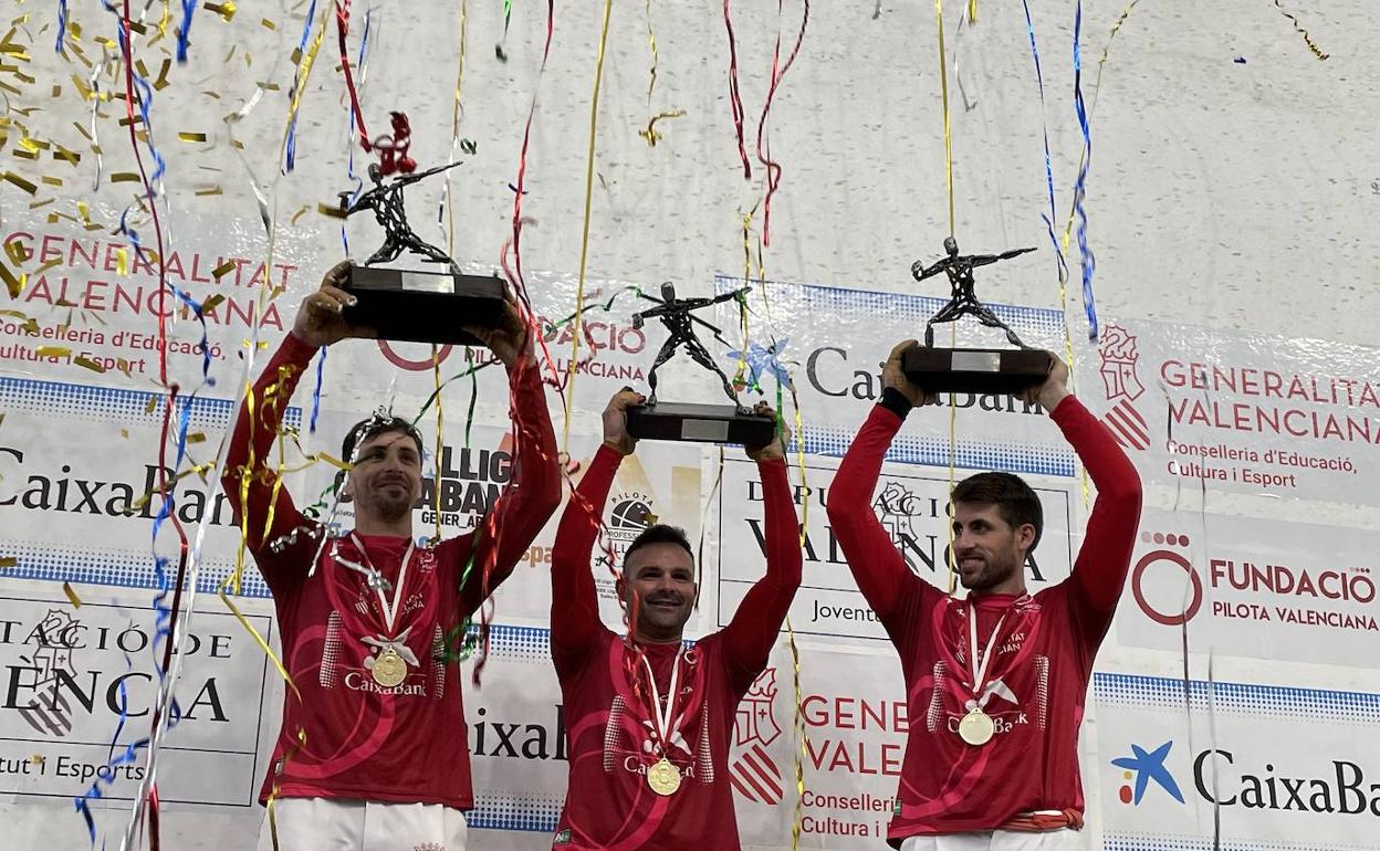 Puchol II, Santi y Carlos celebran el título.