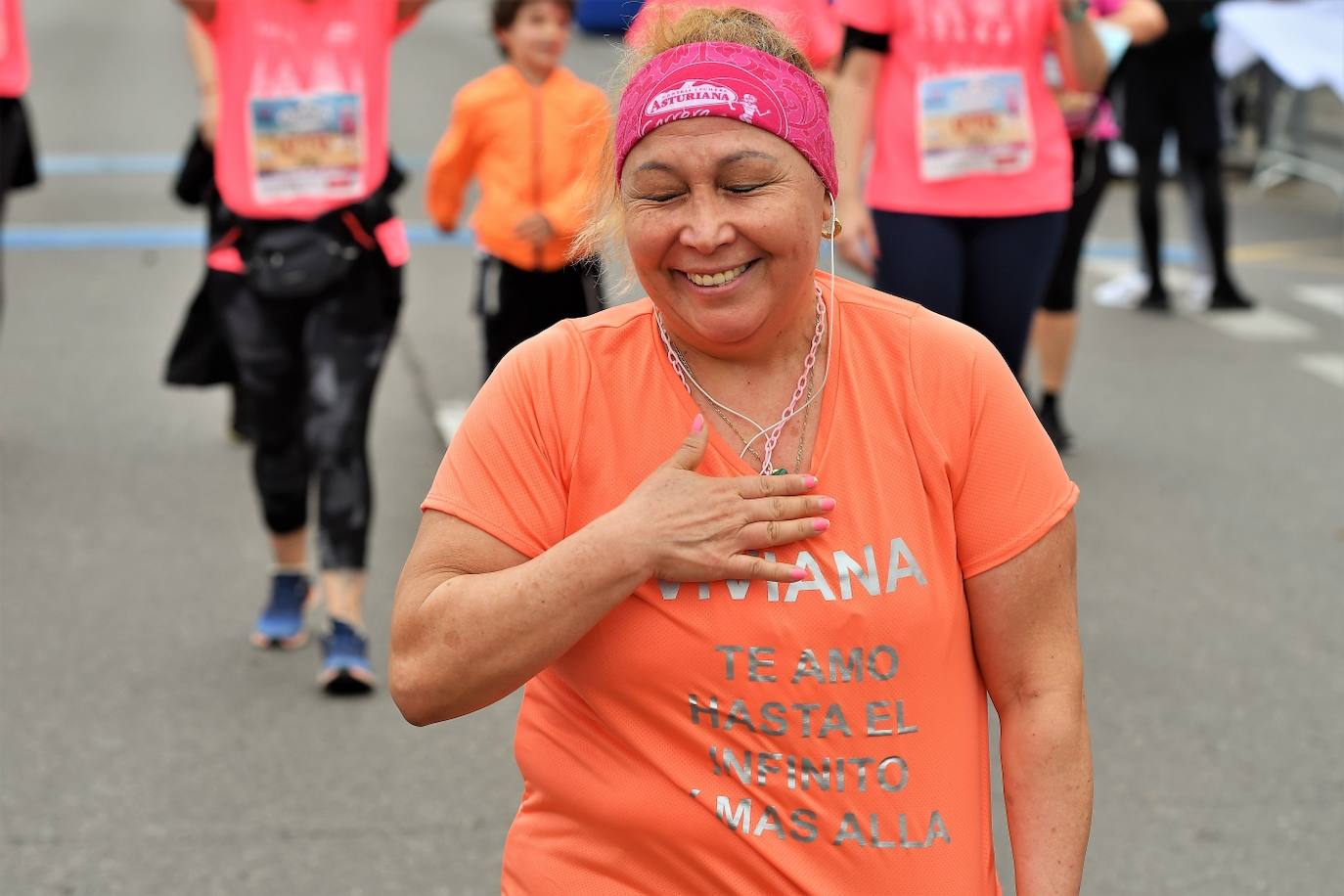 Miles de mujeres de todas las edades participan en la prueba popular de este domingo por la capital del Turia